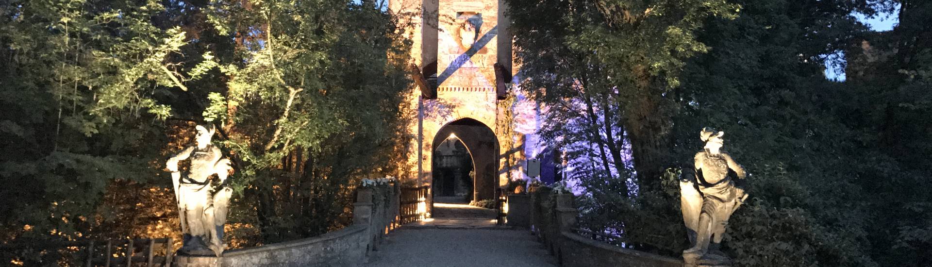Castello di Gropparello - Castello di Gropparello - the facade with the drawbridge photo credits: |Rita Trecci Gibelli| - Archivio fotografico del castello